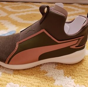 Puma girls sneakers sz 1.5